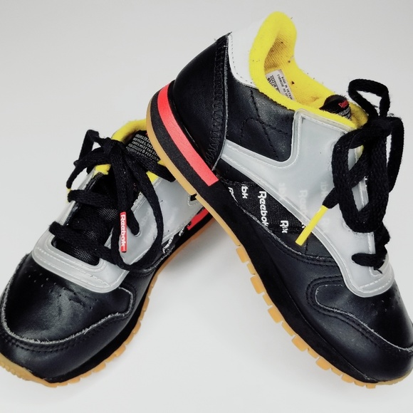 Reebok - Picture 2 of 5